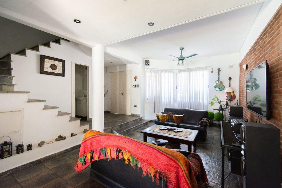Foto de CASA 4 AMBIENTES ITUZAINGO CON PARQUE Y PILETA, imagen 5