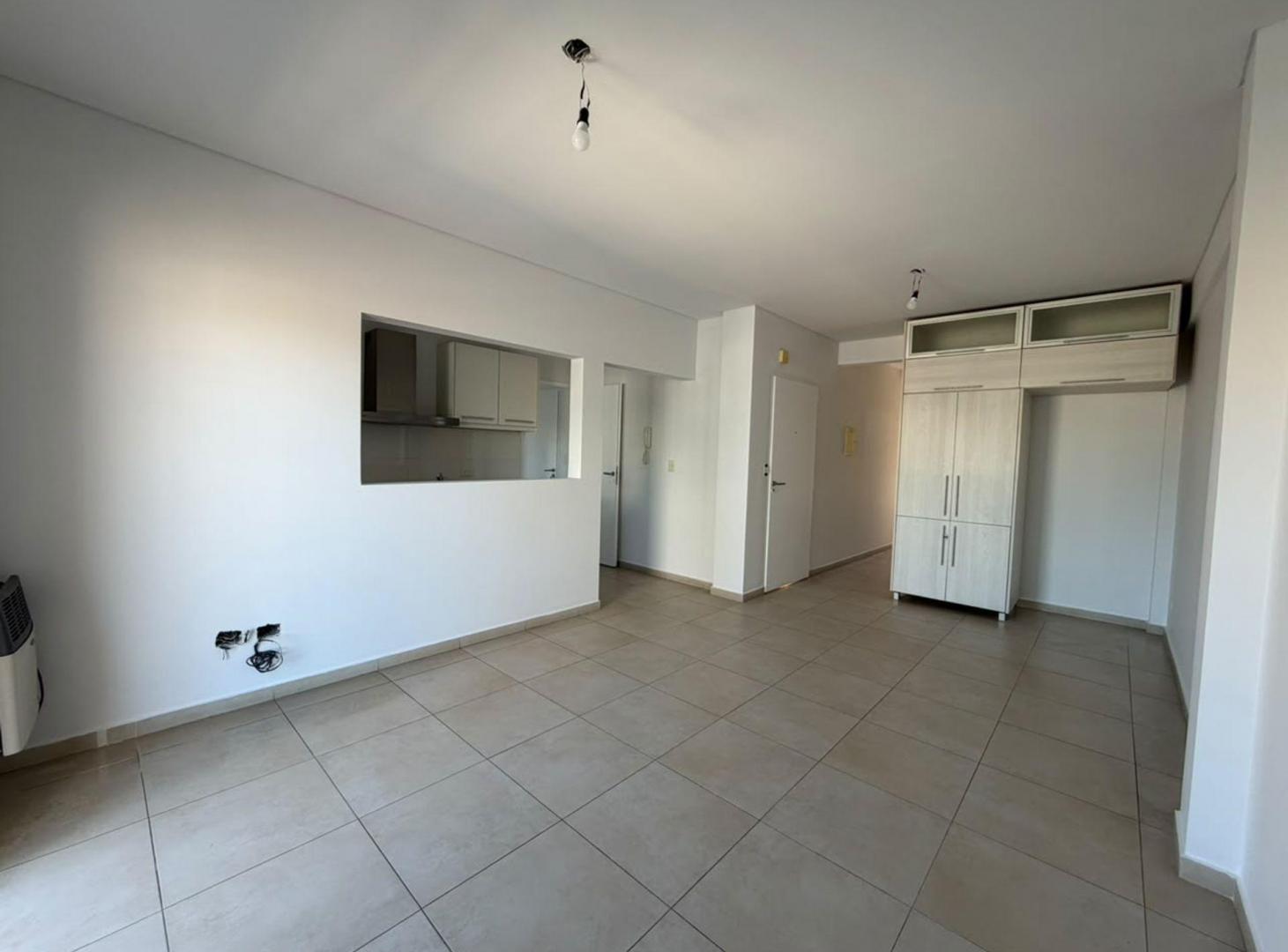 Foto de VENTA DEPARTAMENTO CUATRO AMBIENTES COCHERA MORON, imagen 5