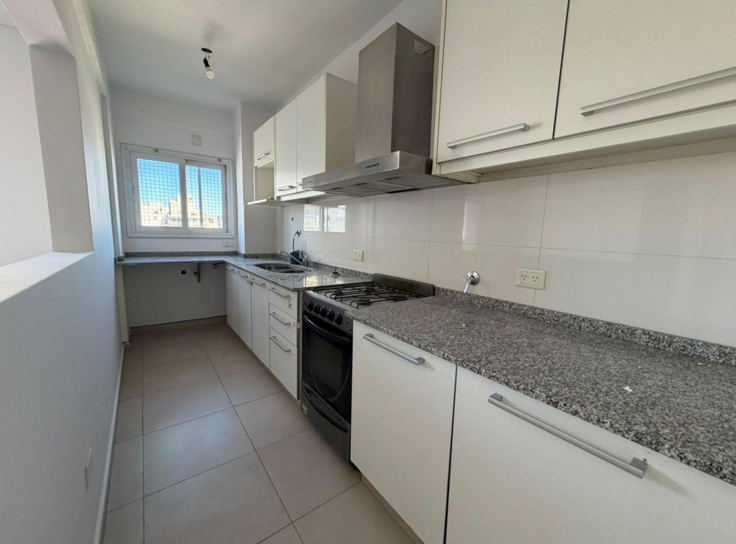 Foto de VENTA DEPARTAMENTO CUATRO AMBIENTES COCHERA MORON, imagen 1