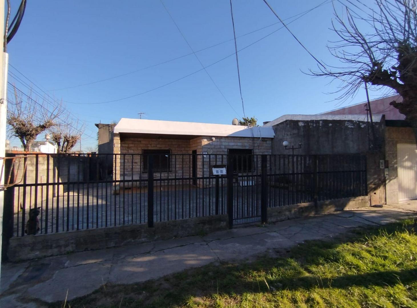 Foto de VENTA CASA 3 AMBIENTES CON DEPOSITO EN MORON, imagen 2