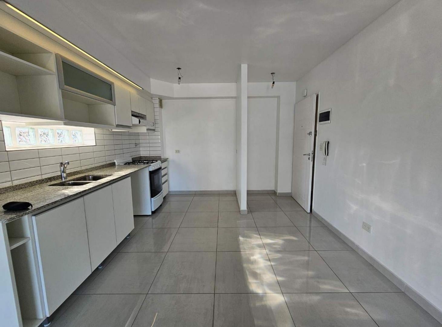 Foto de ALQUILER DEPARTAMENTO TRES AMBIENTES BALCON MORON, imagen 1