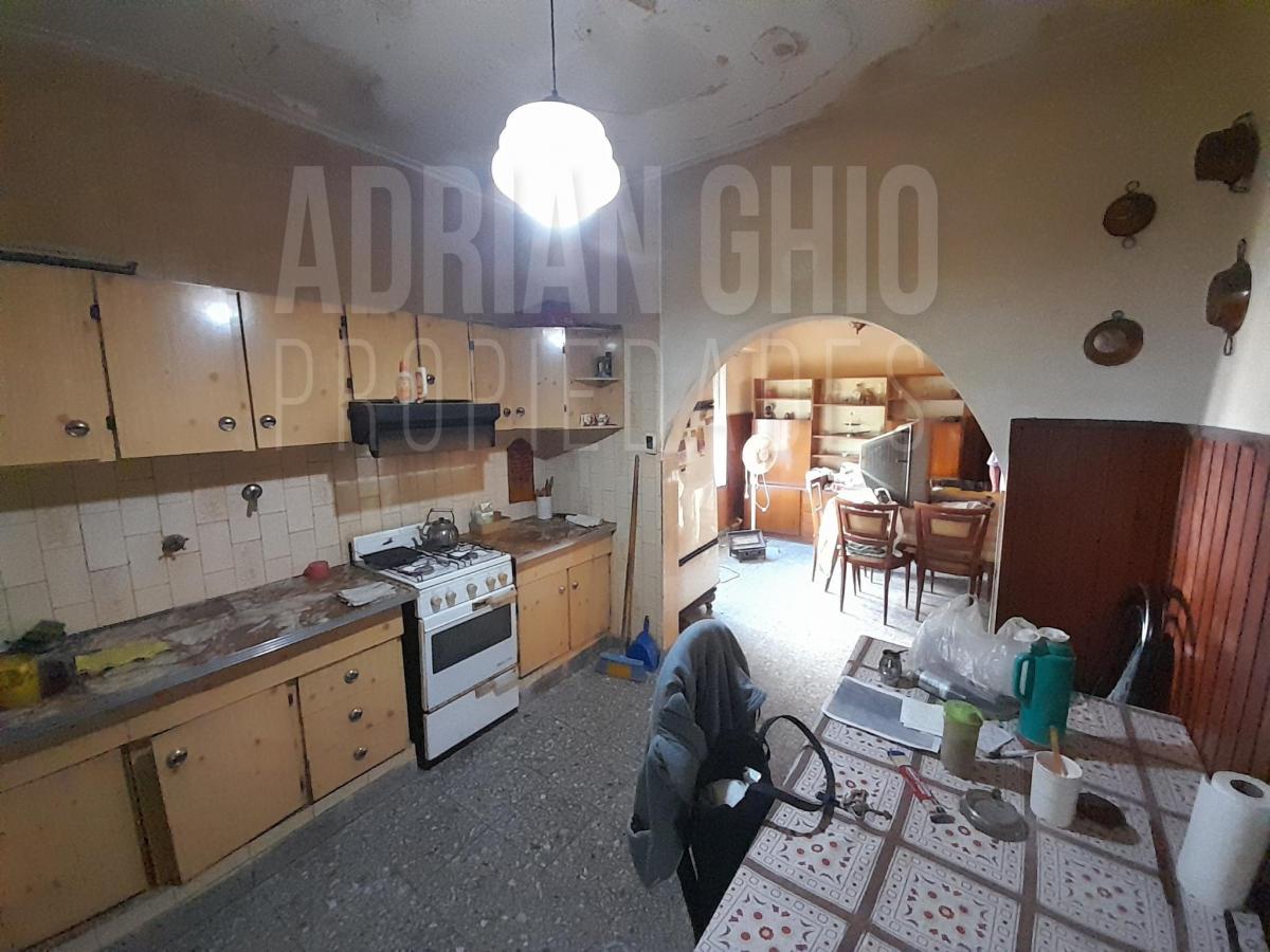 Casa en Venta de 3 dormitorios en calle 5 e/ 76 y 77 de La Plata.