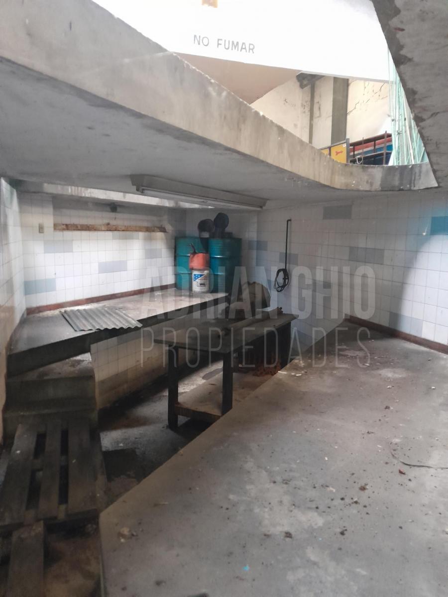 Venta de Galpón con Local Comercial en 68 E/ 117 y 118 de La Plata. 2