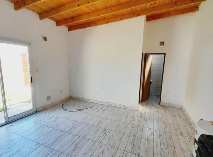Alquiler de Departamento de 1 dormitorio con patio en 40 e/ 27 y 28 de La Plata. 3