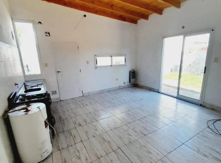 Alquiler de Departamento de 1 dormitorio con patio en 40 e/ 27 y 28 de La Plata. 4
