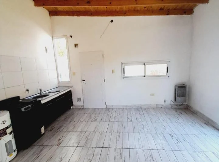Alquiler de Departamento de 1 dormitorio con patio en 40 e/ 27 y 28 de La Plata. 1