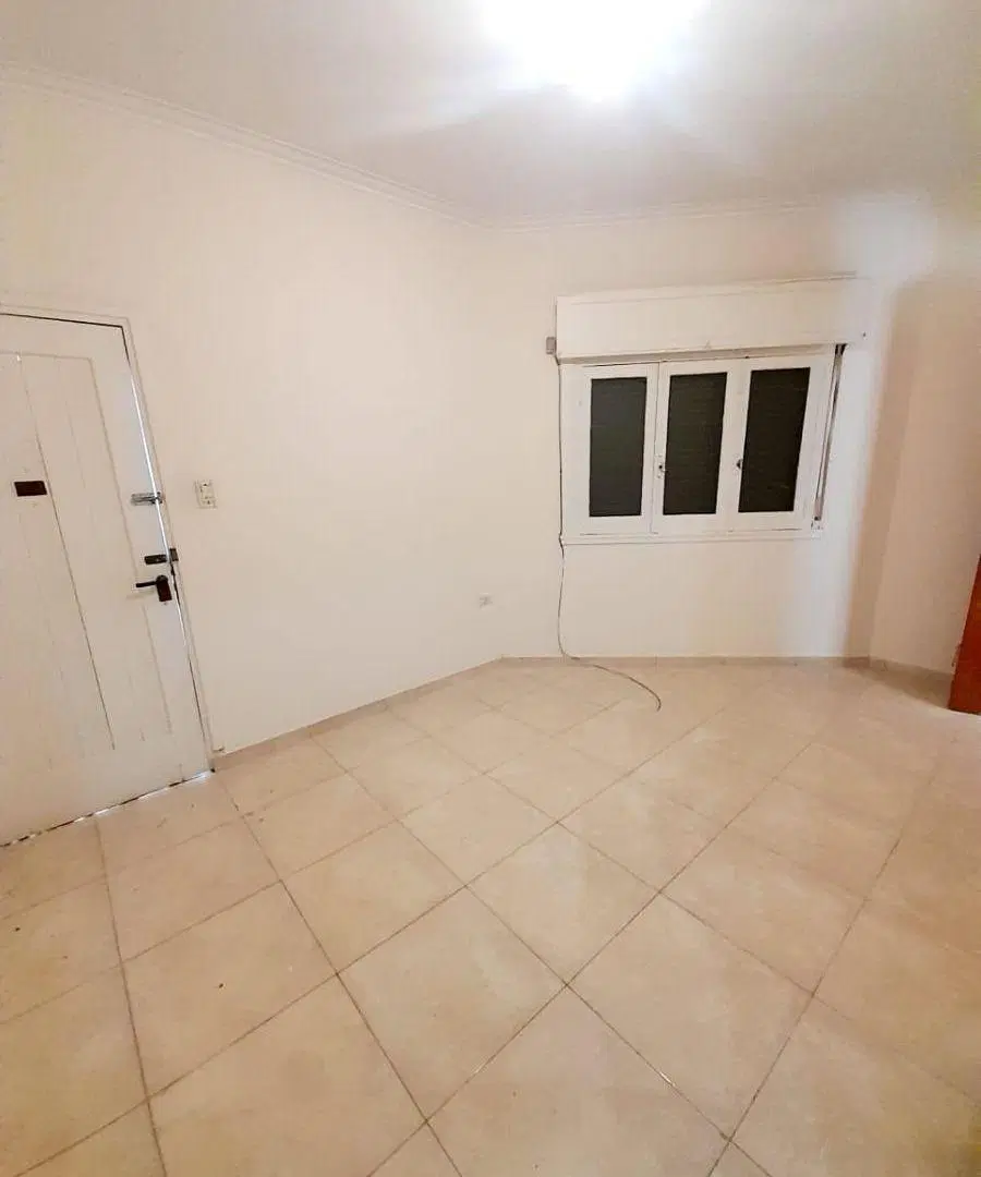Casa en Alquiler de 2 dormitorios en calle 68 Esq. 119, de La Plata. 5
