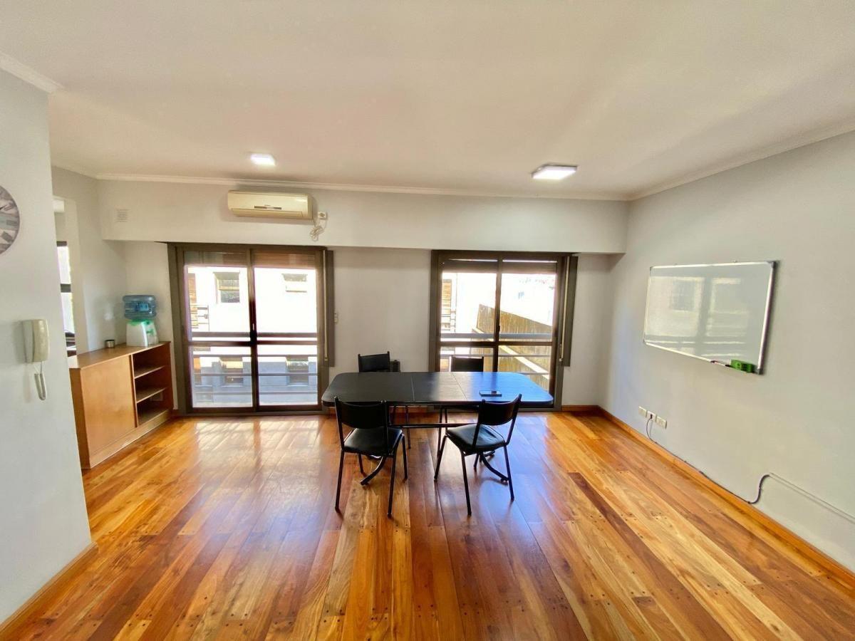 Venta de departamento de 2 dormitorios con 2 cocheras en 3 e/ 41 y 42 de La Plata.