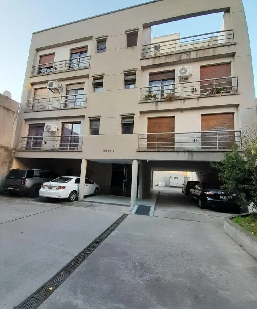 Venta de departamento de 2 dormitorios con 2 cocheras en 3 e/ 41 y 42 de La Plata. 4