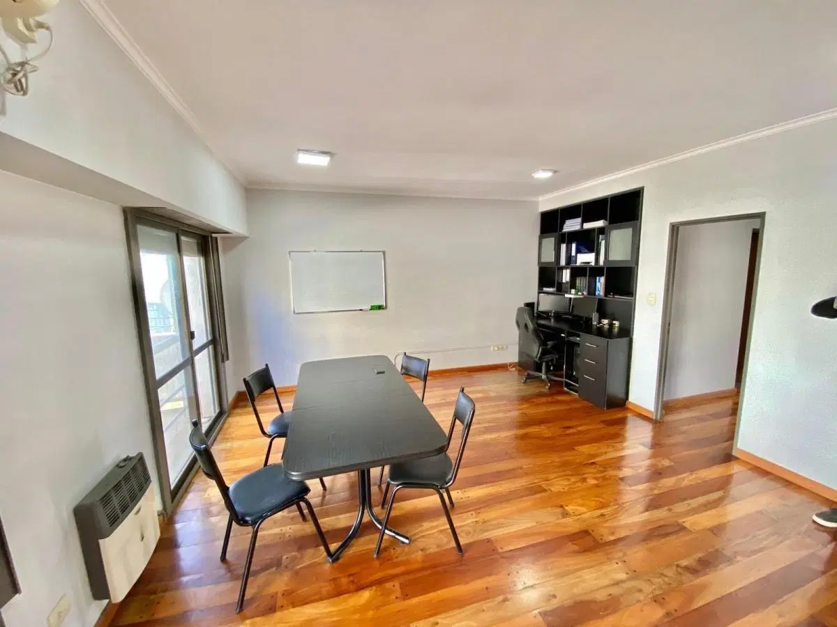 Venta de departamento de 2 dormitorios con 2 cocheras en 3 e/ 41 y 42 de La Plata. 2