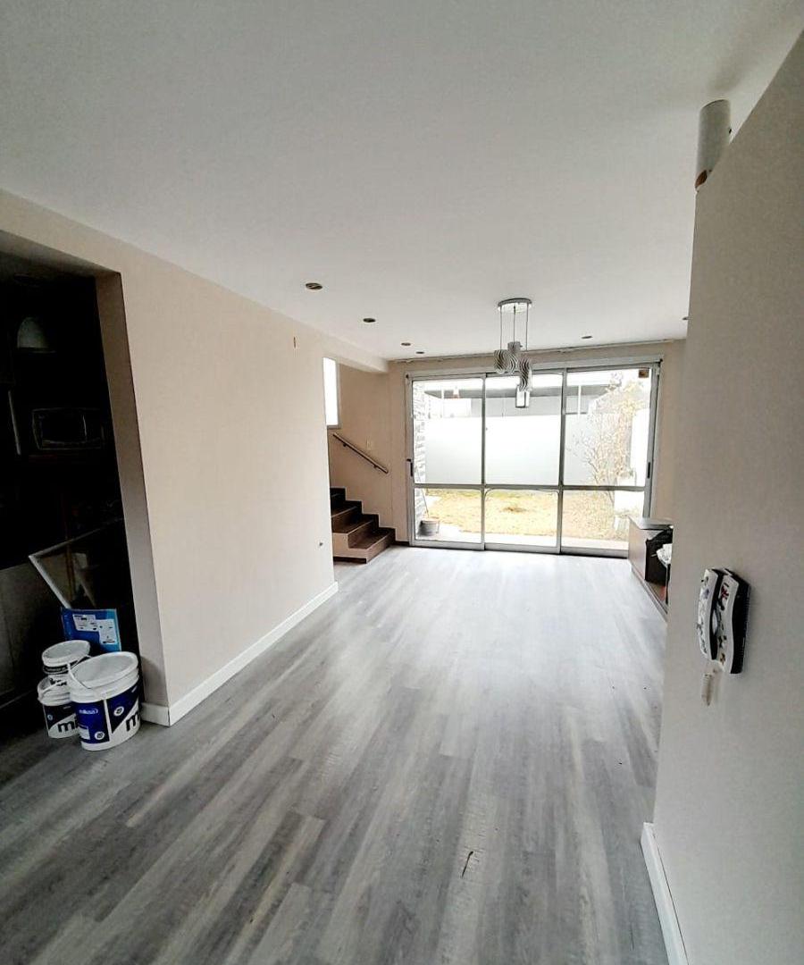 Foto de Alquiler de Departamento tipo duplex en calle 489 e/ 27 y 28 de Gonnet., imagen 2