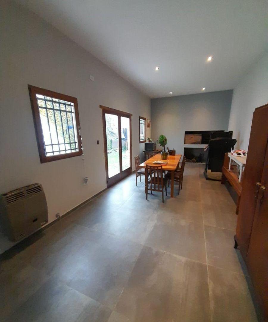 Foto de Casa en Venta de 3 dormitorios en calle 213 bis e/ 40 y 41 de La Plata., imagen 2