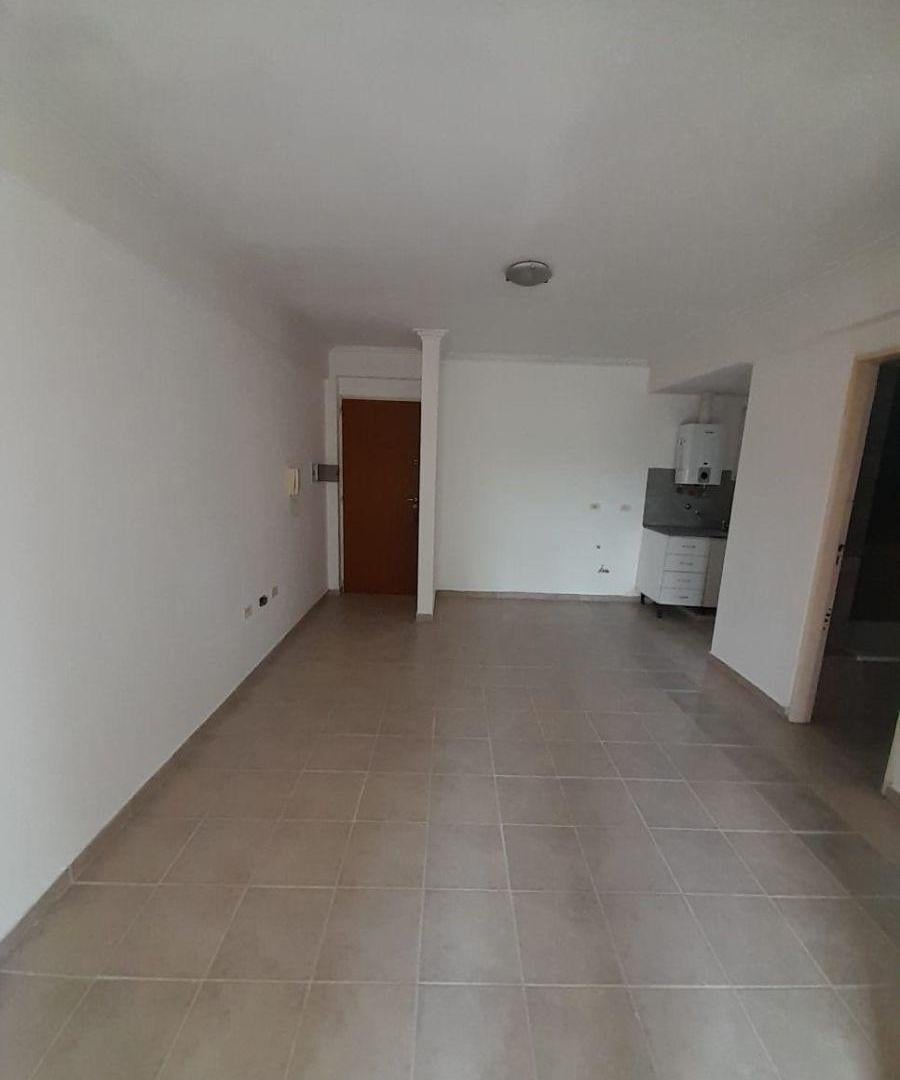 Foto de Alquiler de Departamento de 1 dormitorio en calle 61 e/ Diag. 79 y 1, imagen 1