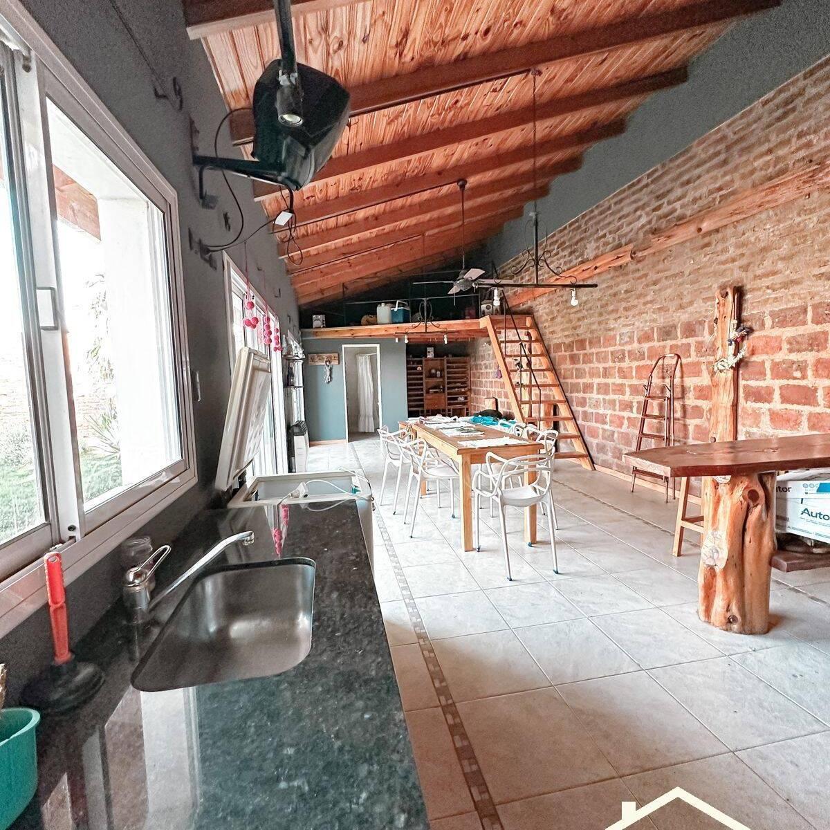 Venta Casa de 4 Dorm., Quincho y Pileta, Villa del Parque, Bahia Blanca 3