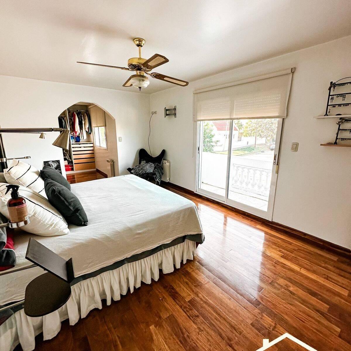 Venta Casa de 4 Dorm., Quincho y Pileta, Villa del Parque, Bahia Blanca 1