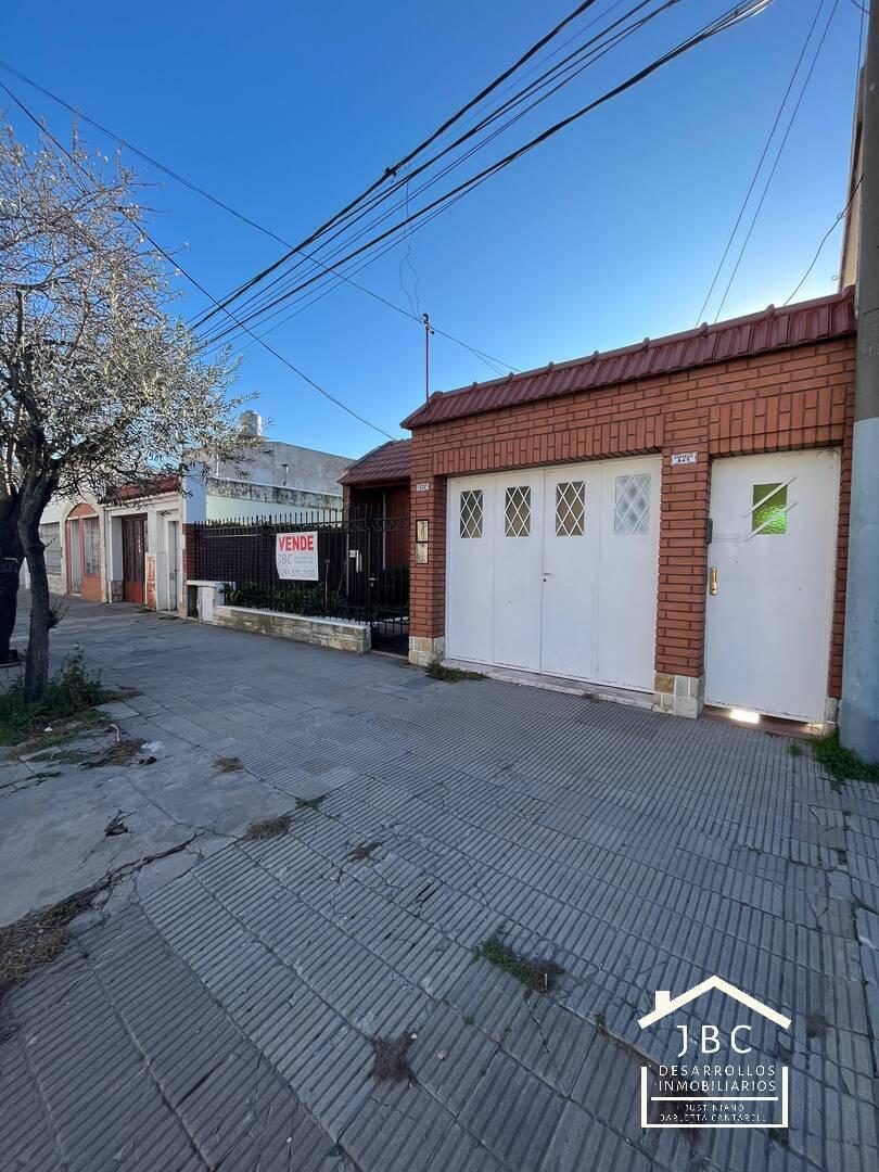 Venta, Propiedad con Dos Casas, Zonificacion C 2, Castelli 845,bahia Blanca 1