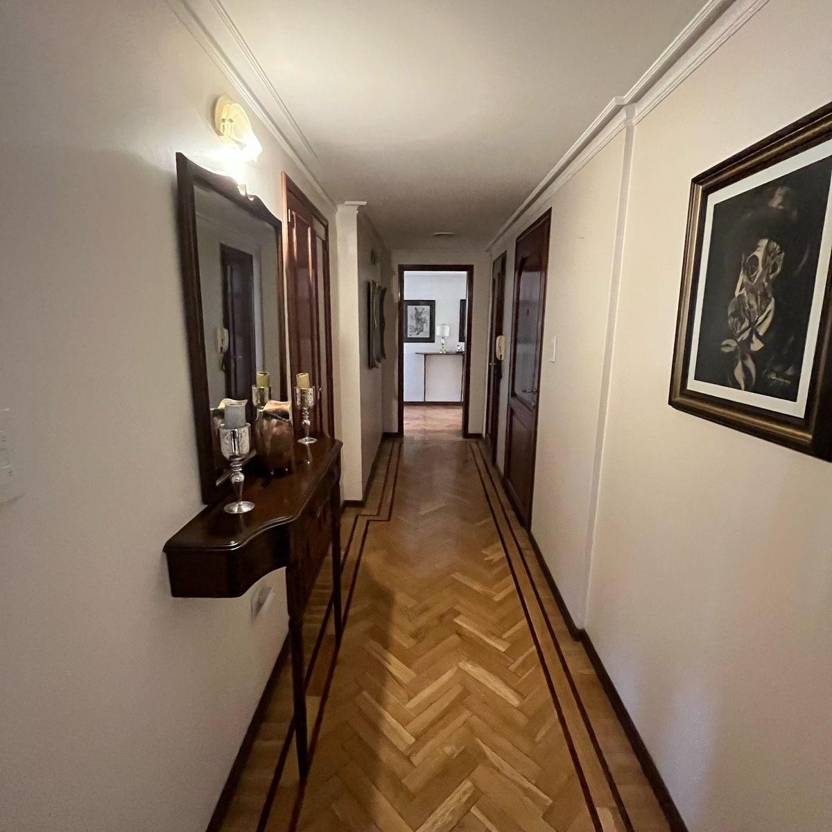 Venta Departamento de 3 Dorm., Moreno 19 2