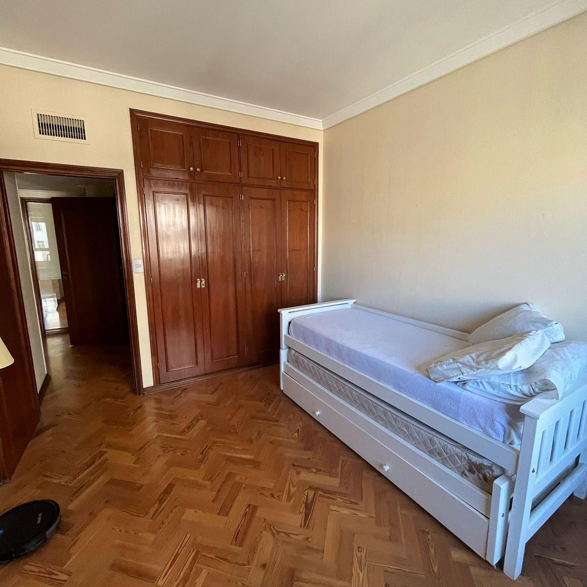 Venta Departamento de 3 Dorm., Moreno 19 5