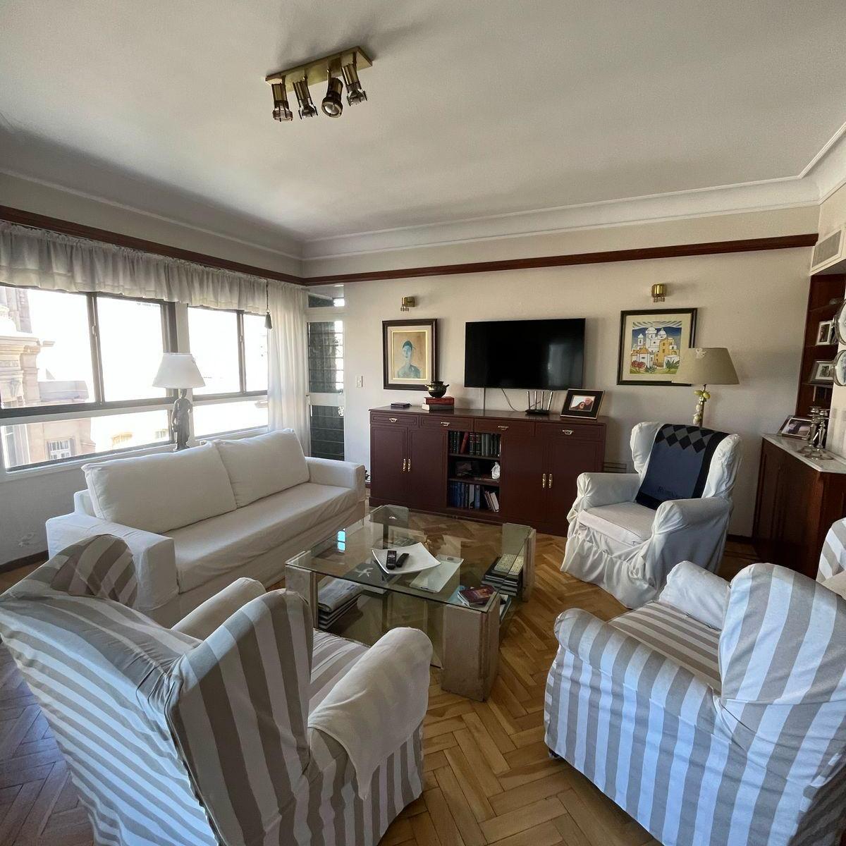 Venta Departamento de 3 Dorm., Moreno 19 4