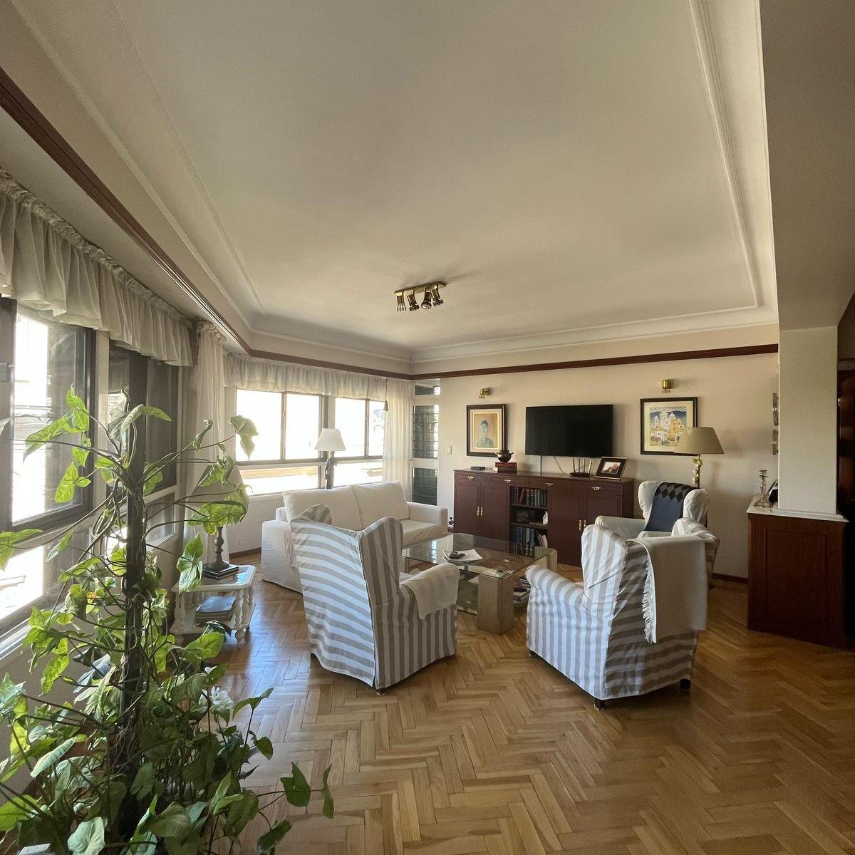 Venta Departamento de 3 Dorm., Moreno 19 3