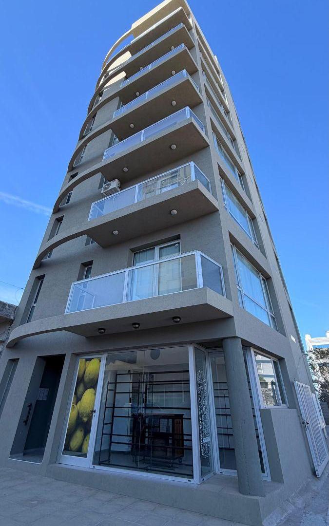 Venta departamento de un dormitorio, a una cuadra de la playa.