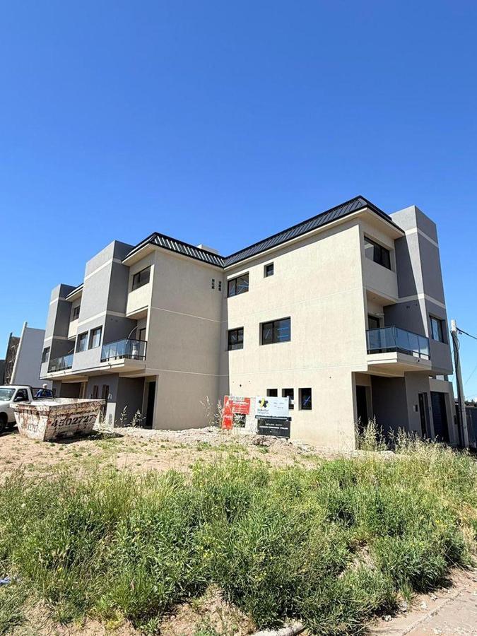 Foto de VENTA TRIPLEX DOS DORMITORIOS A ESTRENAR BAHIA BLANCA, imagen 1