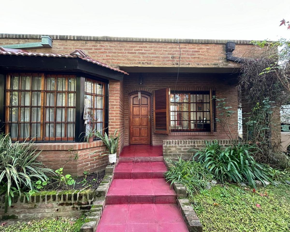 Venta Casa 4 Ambientes con Departamento y Pileta 5