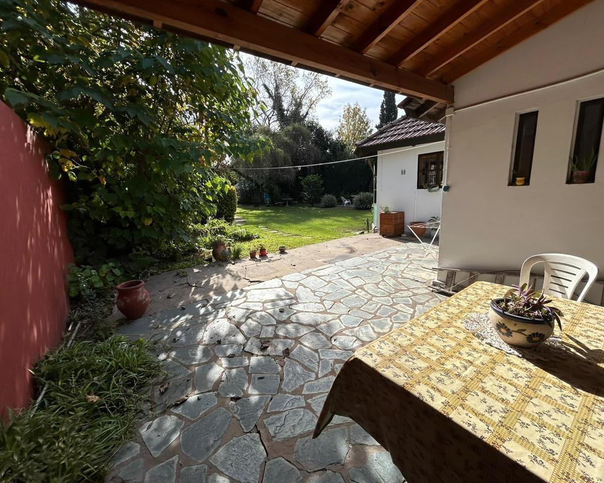 Venta Casa 4 Ambientes con Departamento y Pileta 3
