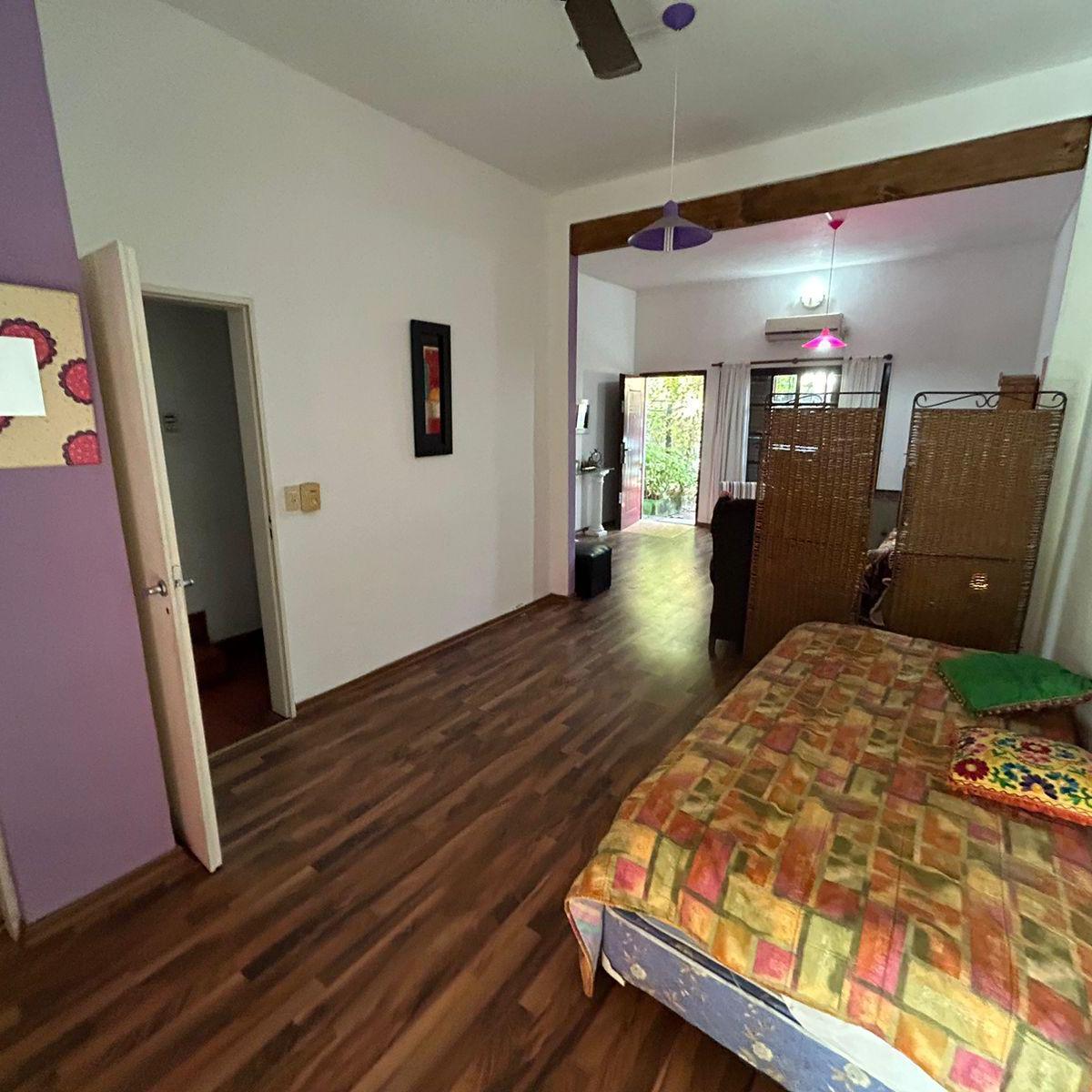 Venta Casa 4 Ambientes con Departamento y Pileta 1