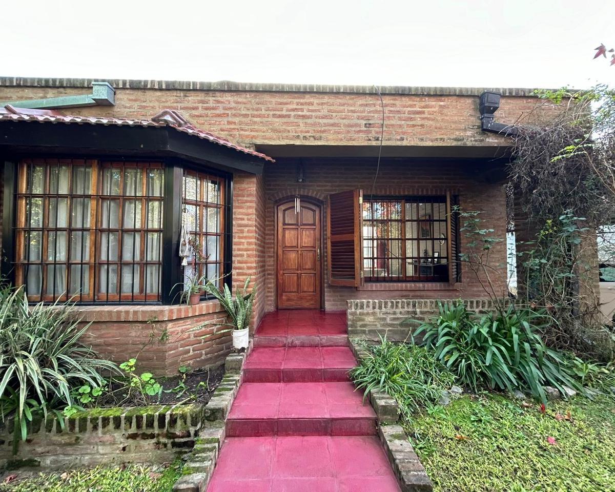 Venta Casa 4 Ambientes con Departamento y Pileta 5