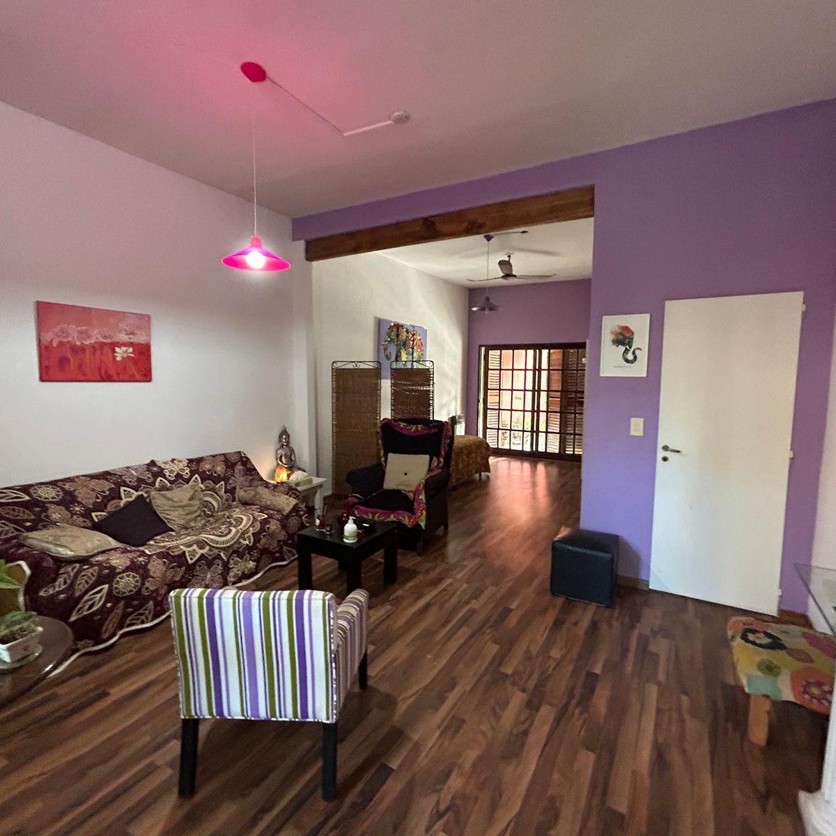 Venta Casa 4 Ambientes con Departamento y Pileta 2