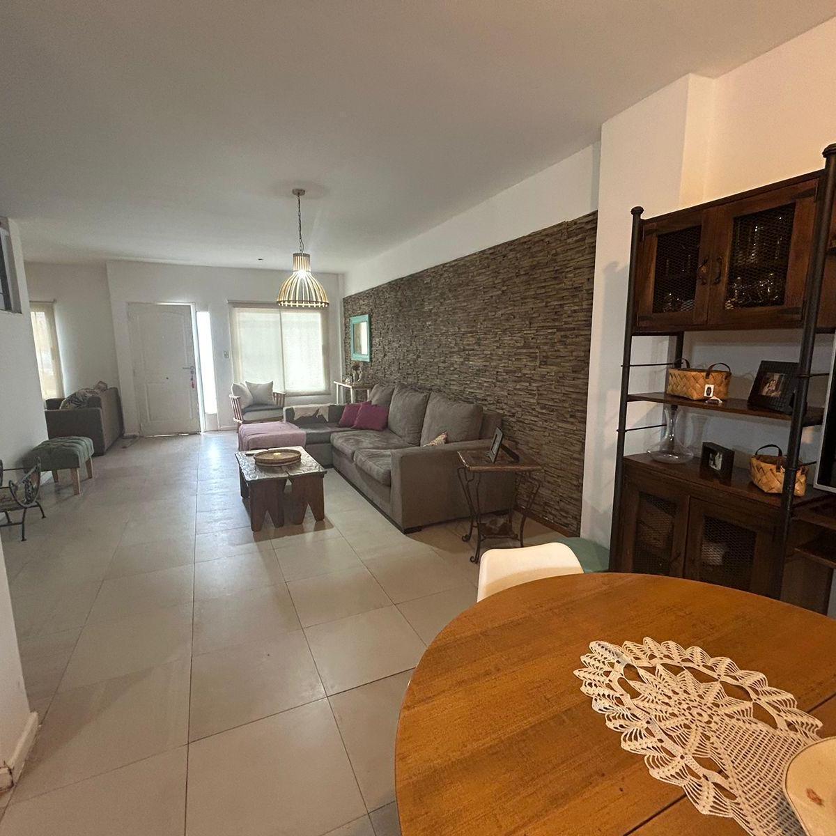 Casa 4 Ambientes en San Miguel Barrio "Campos de Irigoin" 2