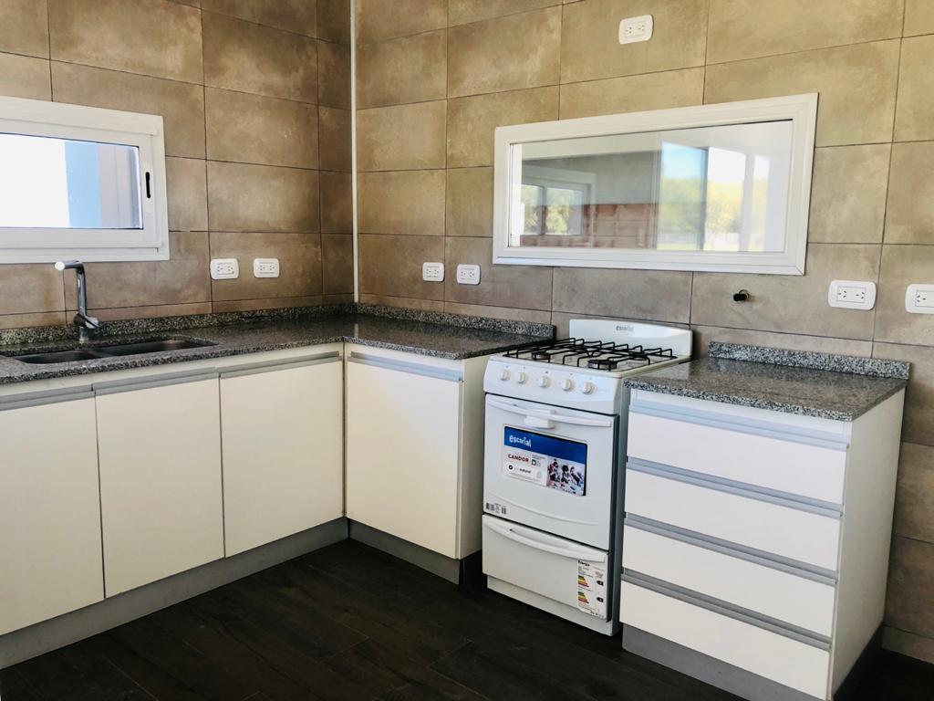 VENTA CASA 5 AMBIENTES CON PILETA - SANTO TOMAS