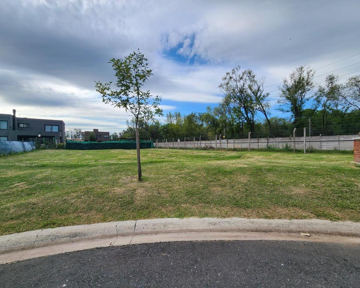 Venta lote central 481mts2 en Barrio Privado Santo Tomás