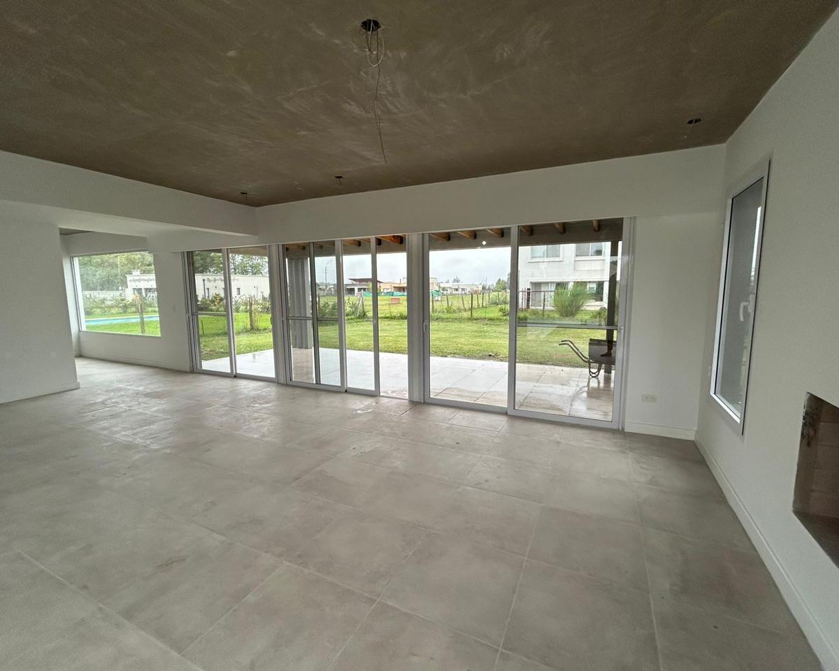 Venta casa 5 ambientes - Santo Tomás