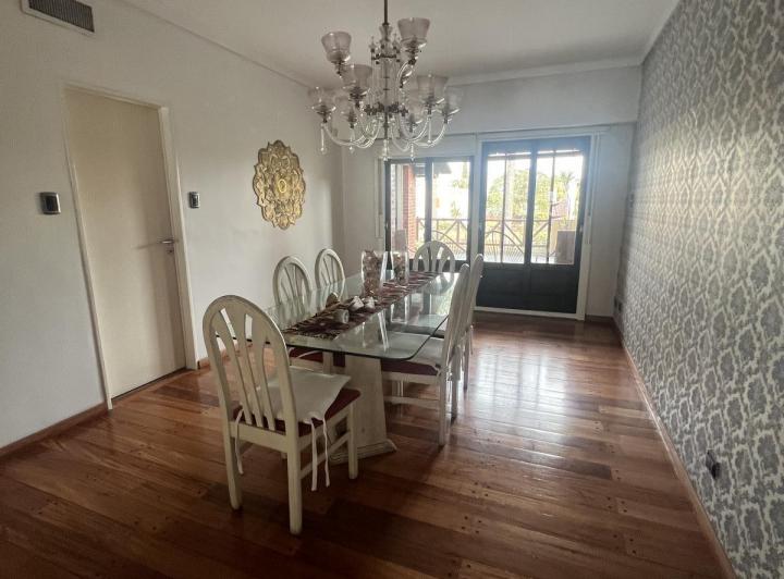 Venta casa 9 ambientes 3 plantas con quincho y pileta en Ramos 2