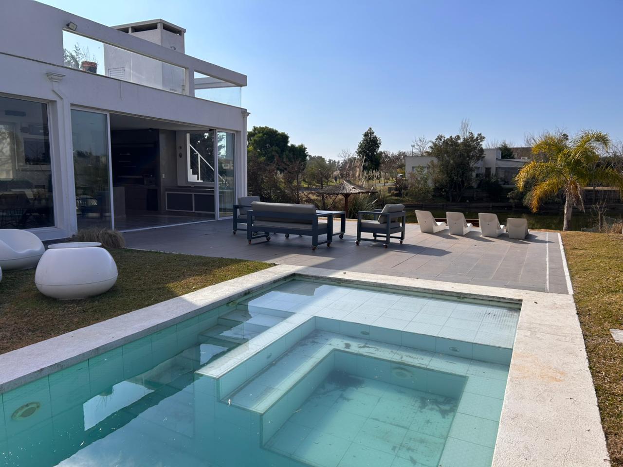 VENTA / ALQUILER TEMPORAL CASA 6 AMBIENTES A LA LAGUNA - SAN BENITO VILLANUEVA