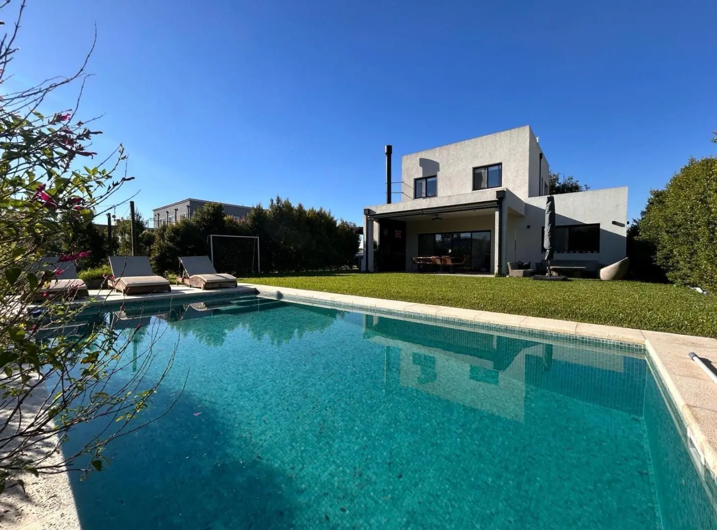 Alquiler Permanente - Casa 4 ambientes con Pileta Barrio Santo Tomás Pilar 5