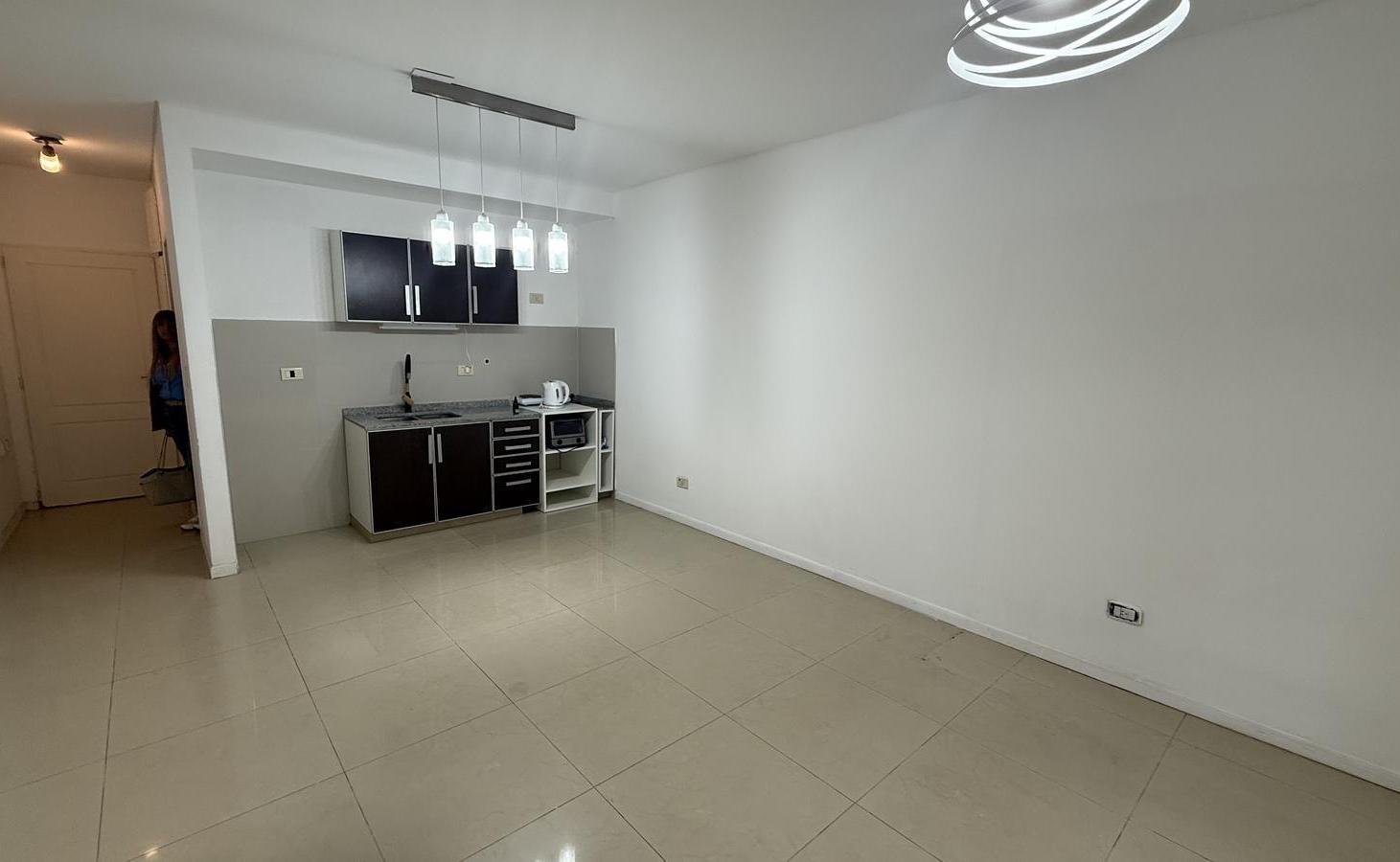 Foto de VENTA Y ALQUILER DEPARTAMENTO MONOAMBIENTE CON PATIO Y COCHERA - ALTOS, imagen 4