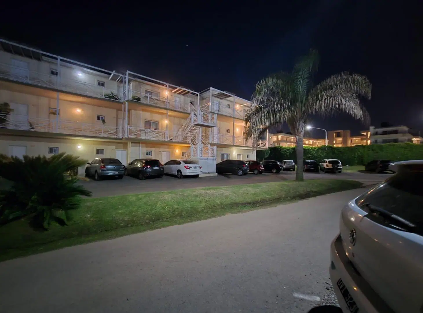 VENTA Y ALQUILER DEPARTAMENTO MONOAMBIENTE CON PATIO Y COCHERA - ALTOS DEL MOLINO PILAR 5