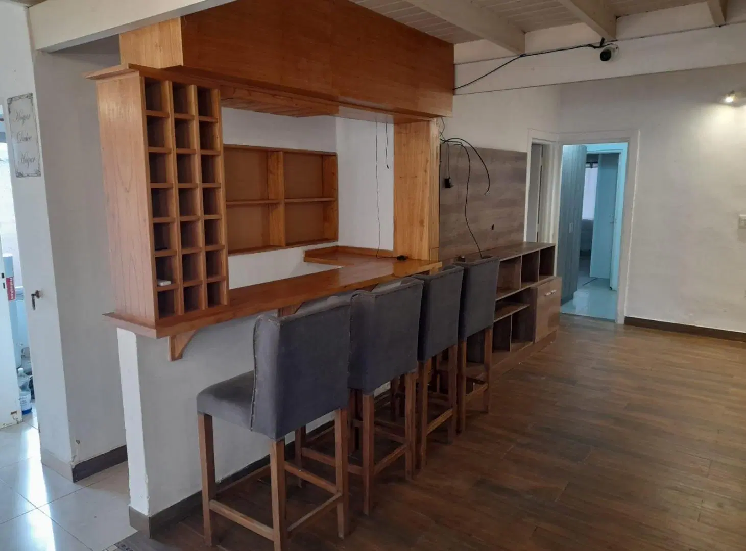 ALQUILER casa de 6 Amb, 5 habitaciones, 3 baños, piscina c/parrilla, cochera 2 vehiculos 4