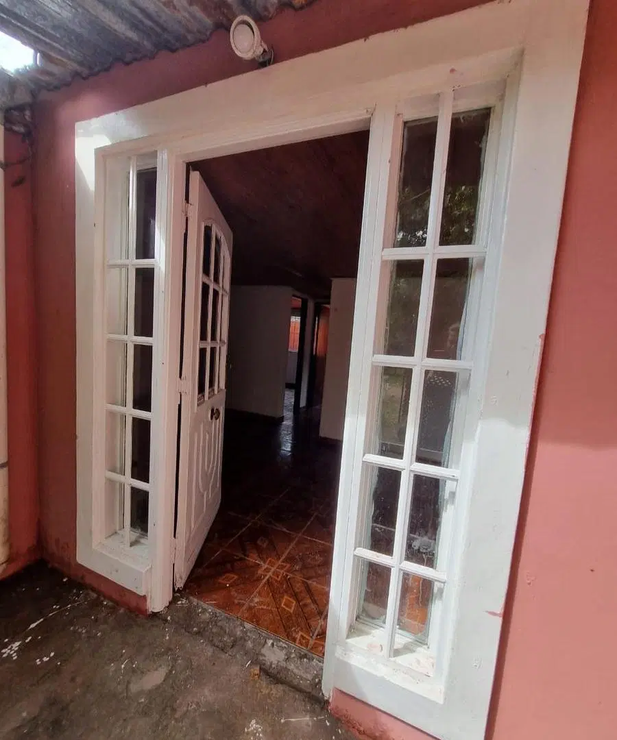VENTA 2 CASAS DE 3 AMBIENTES MAS LOCAL - MARIANO ACOSTA , MERLO 1