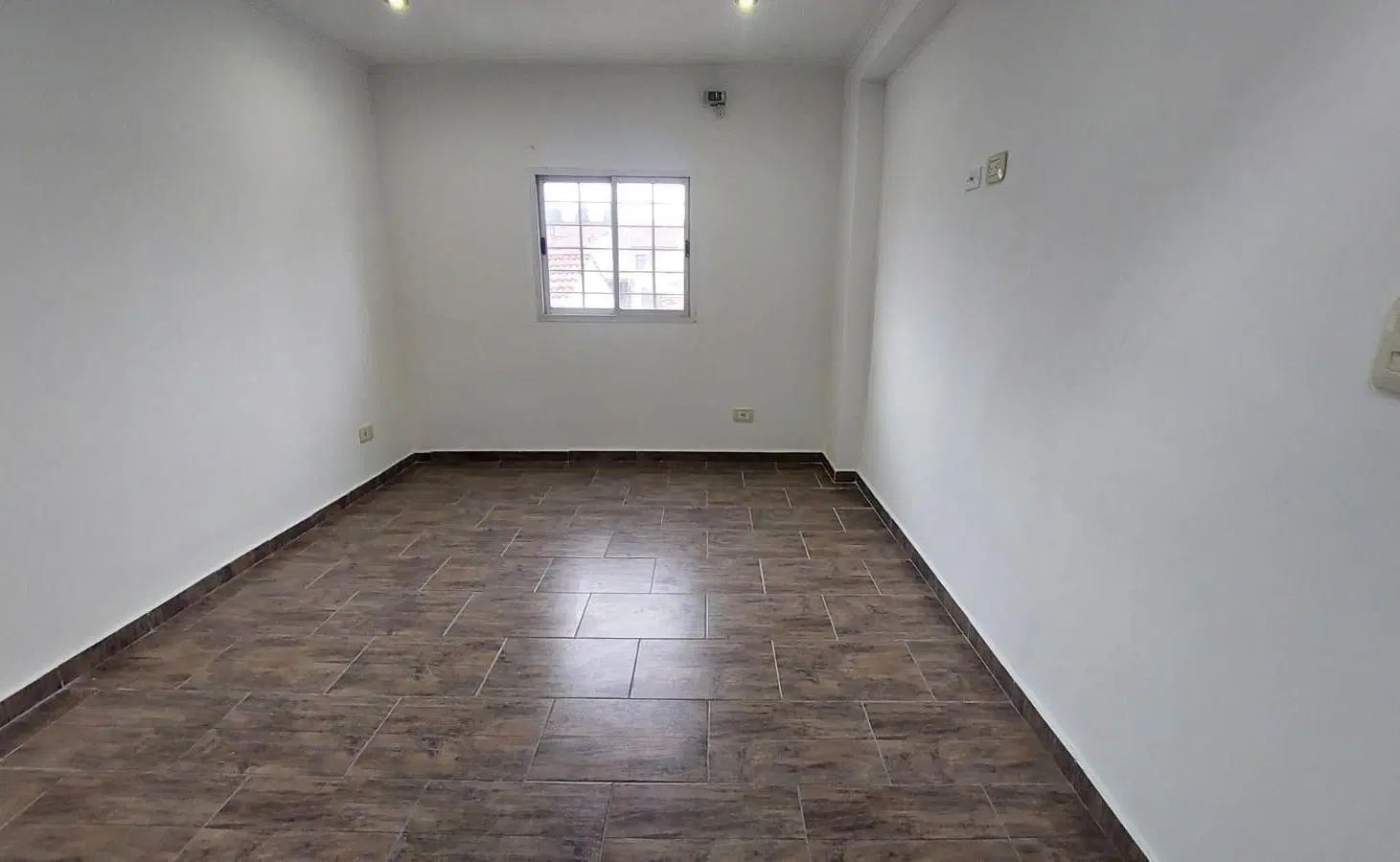 Venta casa 3 plantas - 6 ambientes C/ pileta y quincho - Jose C Paz 8