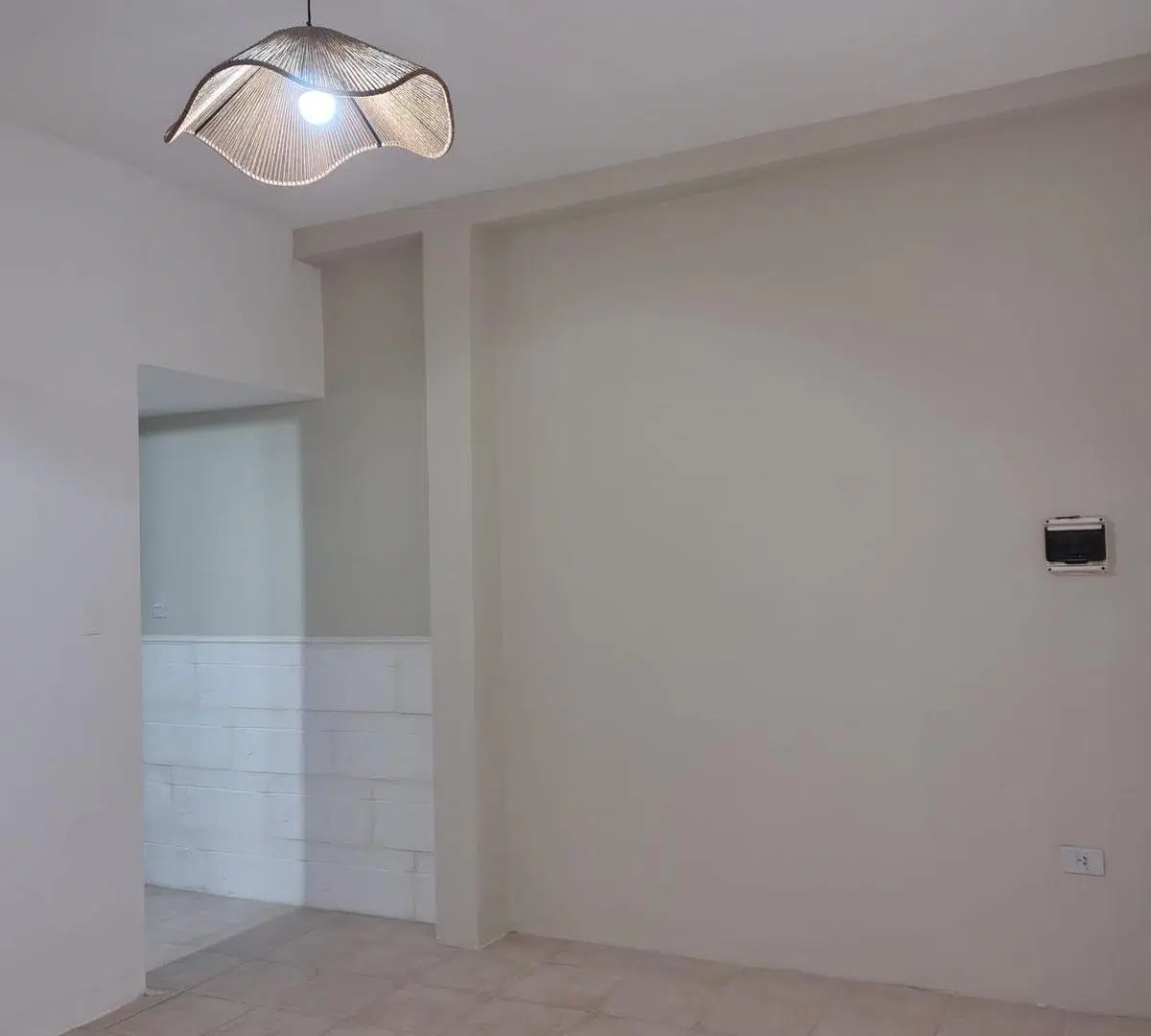 ALQUILER duplex 2 ambientes AMPLIOS, 1 habitacion, cocina-comedor, baño, patio y cochera 4