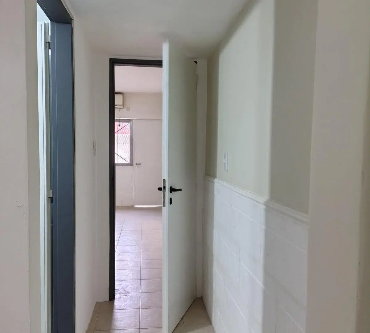 ALQUILER duplex 2 ambientes AMPLIOS, 1 habitacion, cocina-comedor, baño, patio y cochera 3