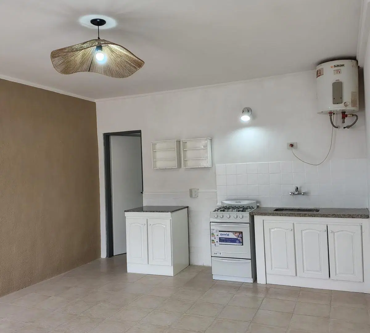 ALQUILER duplex 2 ambientes AMPLIOS, 1 habitacion, cocina-comedor, baño, patio y cochera 1
