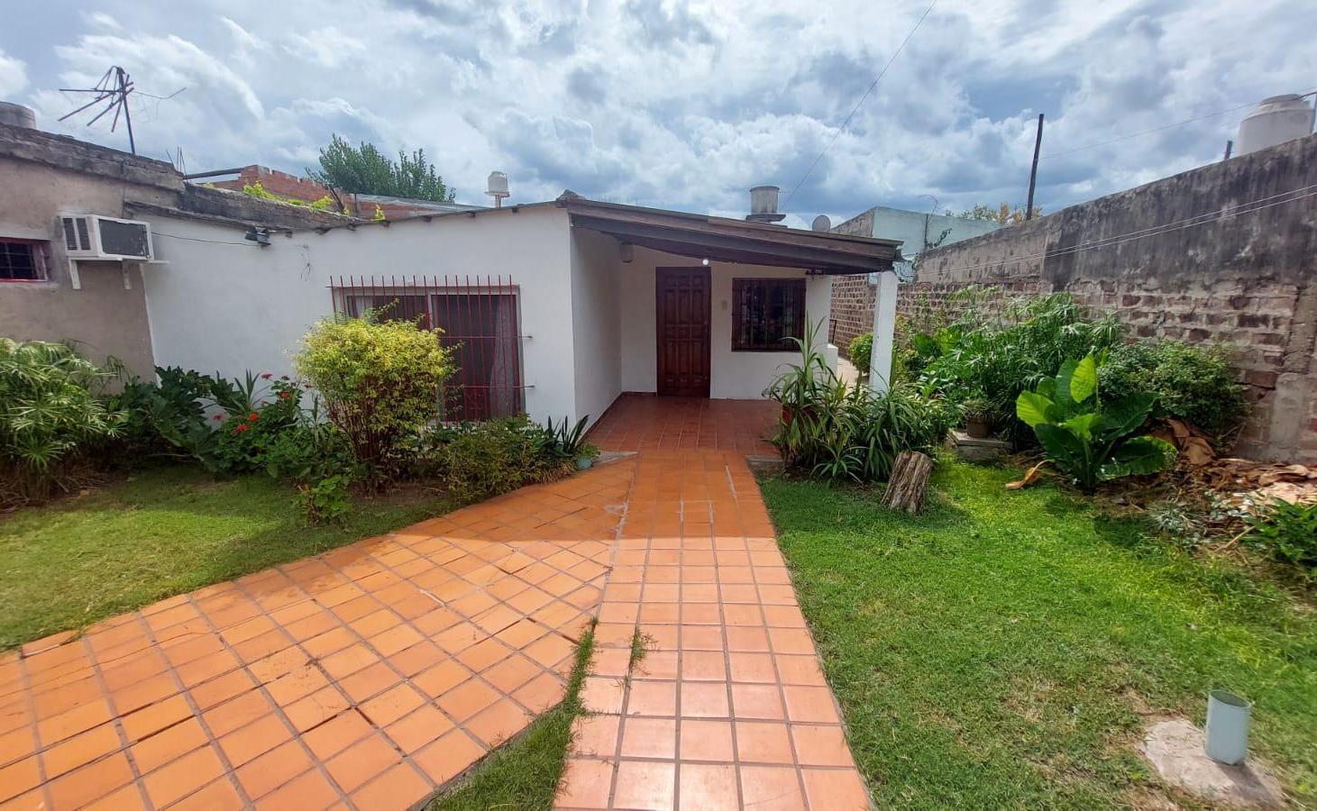 Foto de VENTA CASA 3 AMBIENTES - COCHERA Y JARDIN - JOSE C PAZ, imagen 1