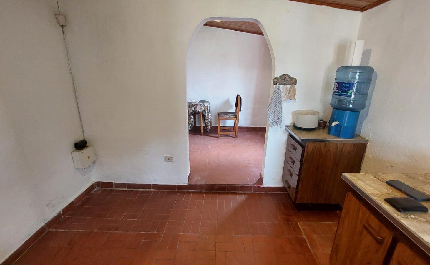 Foto de VENTA CASA 3 AMBIENTES - COCHERA Y JARDIN - JOSE C PAZ, imagen 3