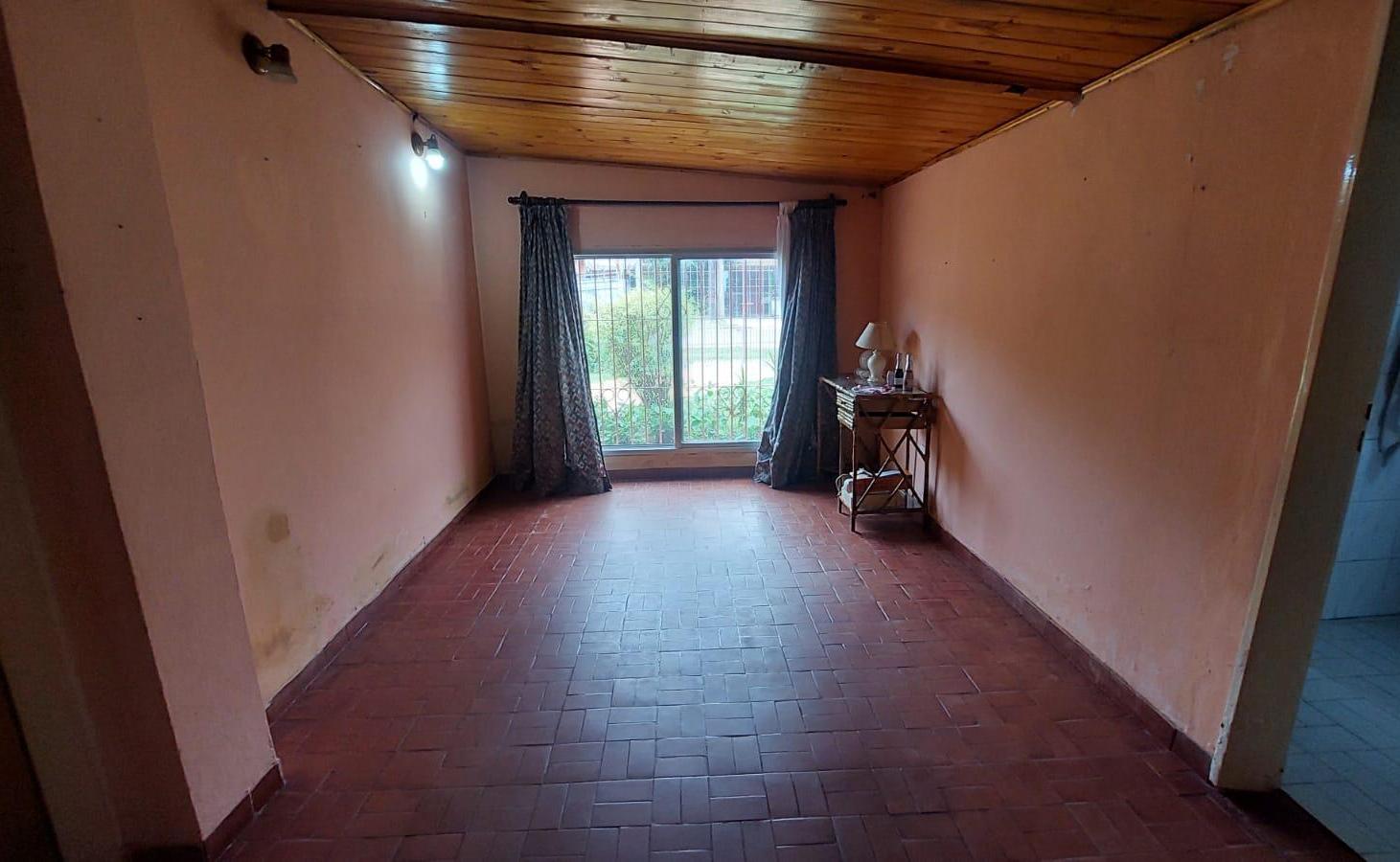 Foto de VENTA CASA 3 AMBIENTES - COCHERA Y JARDIN - JOSE C PAZ, imagen 2