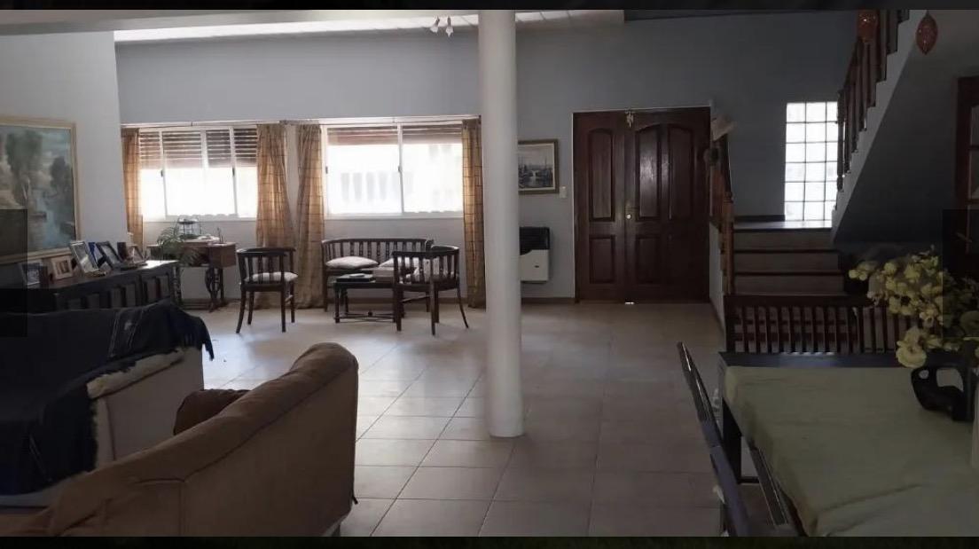 Foto de Venta casa 5 ambientes C/ pileta y quincho - Tortuguitas, imagen 2